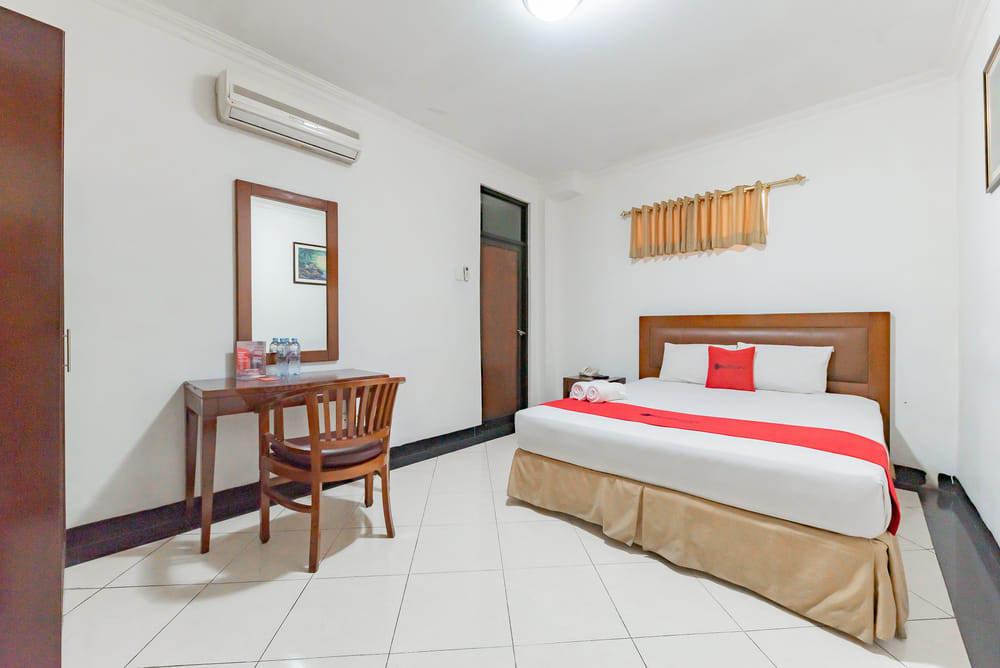 RedDoorz Deluxe Room