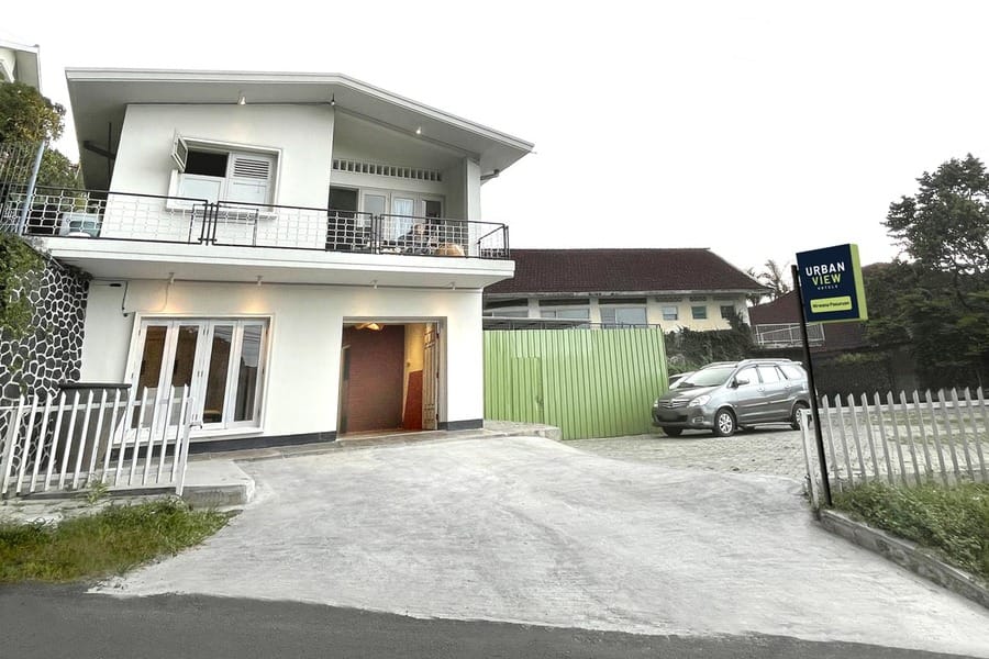 Urbanview Wisma Nirwana Tretes near Cimory Prigen