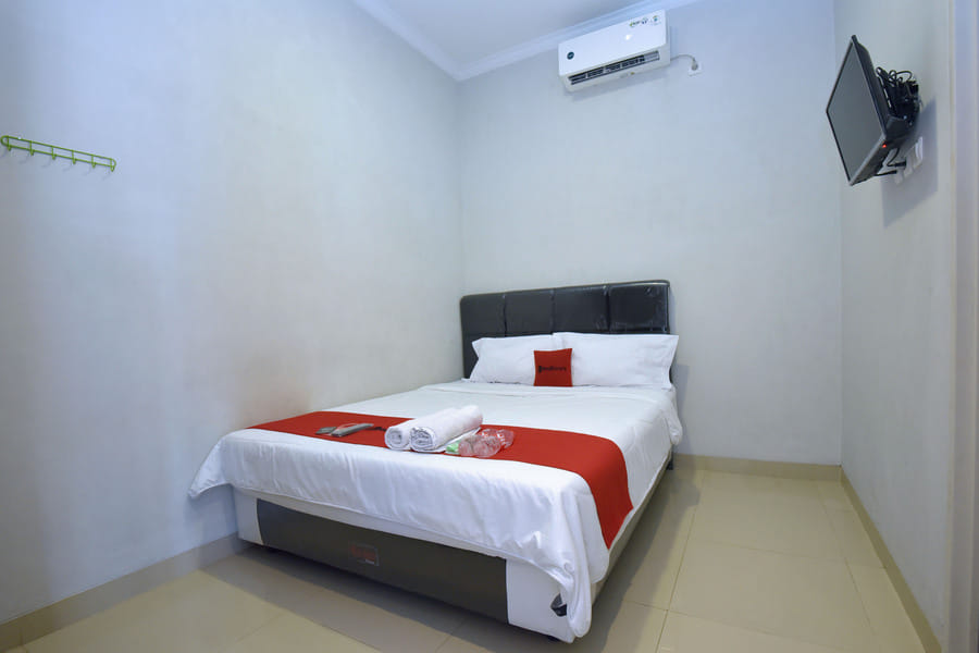 RedDoorz near Alun Alun Cilacap