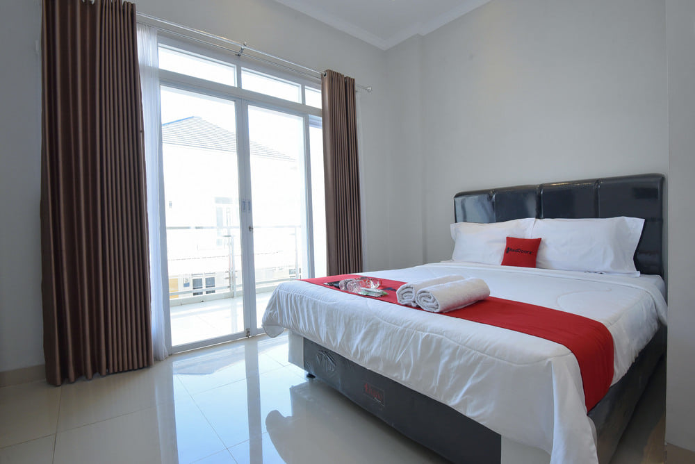 RedDoorz Deluxe Room