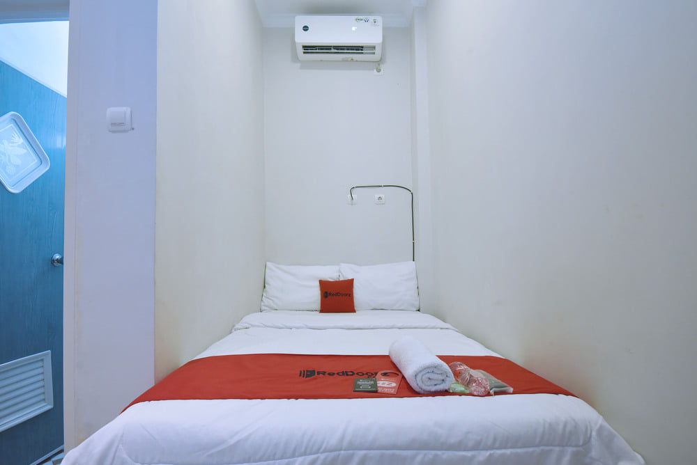 RedDoorz Single Room