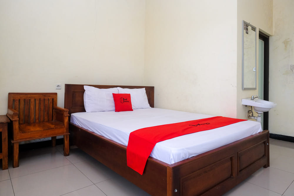 RedDoorz Deluxe Room