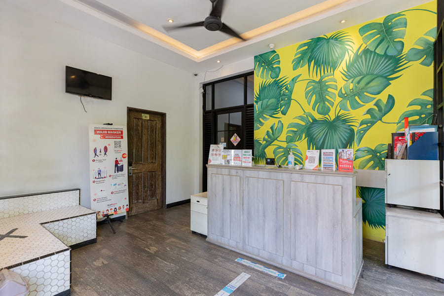 RedDoorz Plus near Mall Slipi Jaya