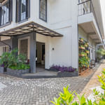 RedDoorz Plus near Mall Slipi Jaya