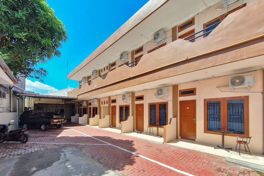 RedDoorz Syariah near Pasar Raya Padang