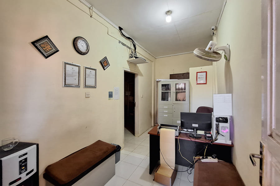 RedDoorz Syariah near Pasar Raya Padang