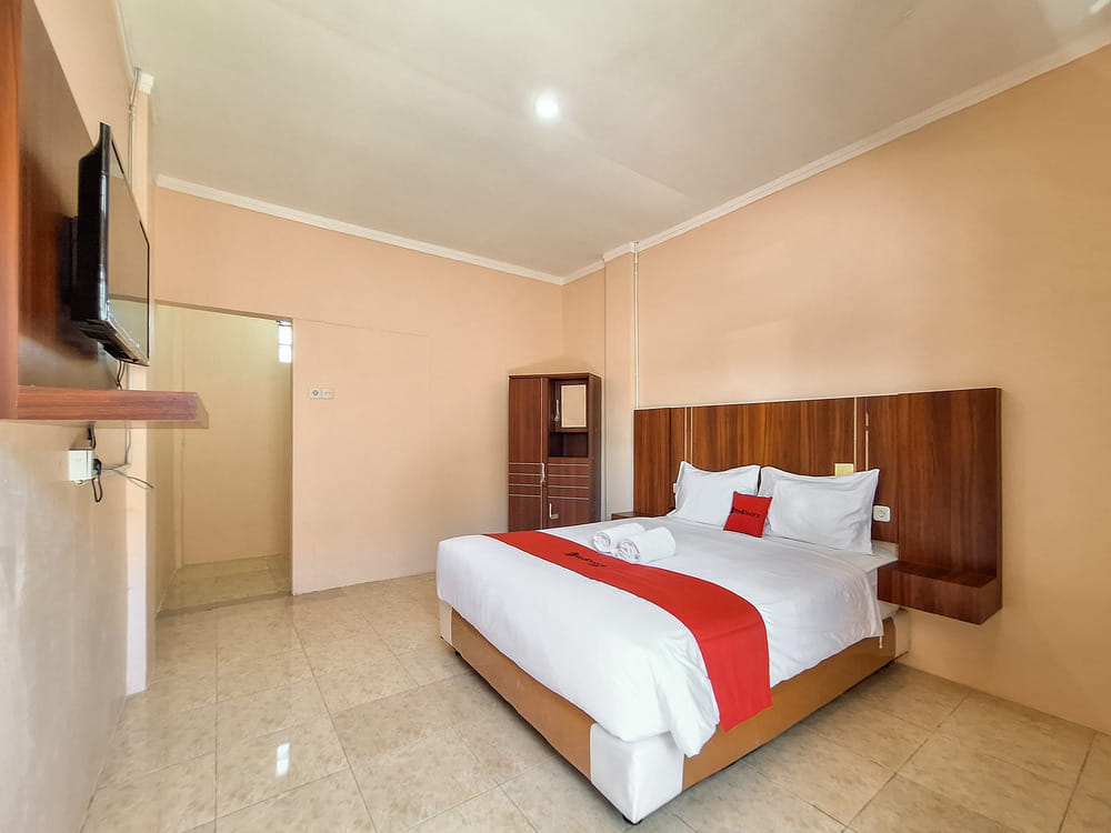 RedDoorz Deluxe Room