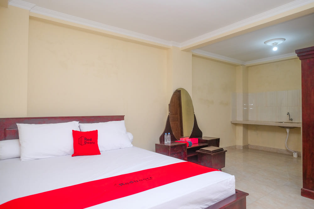RedDoorz Deluxe Room