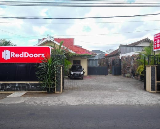 RedDoorz near Candi Ratu Boko 2