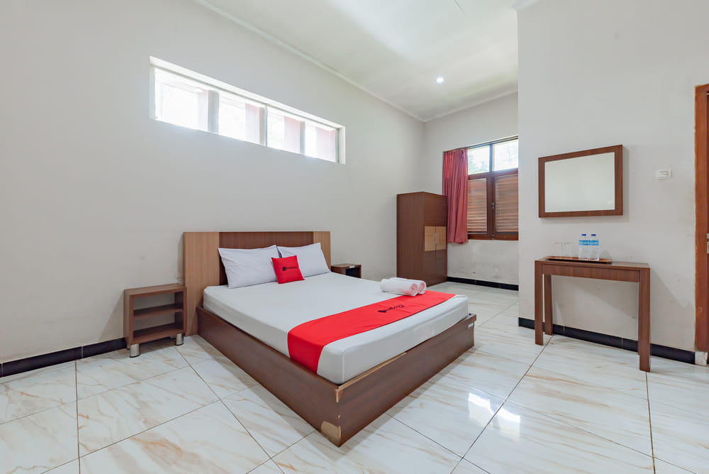RedDoorz Room