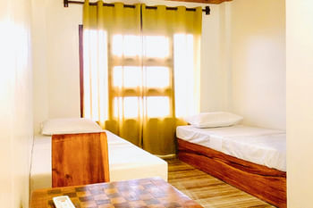 RedDoorz @ Ola Vida Casa Rental Ilocos Sur