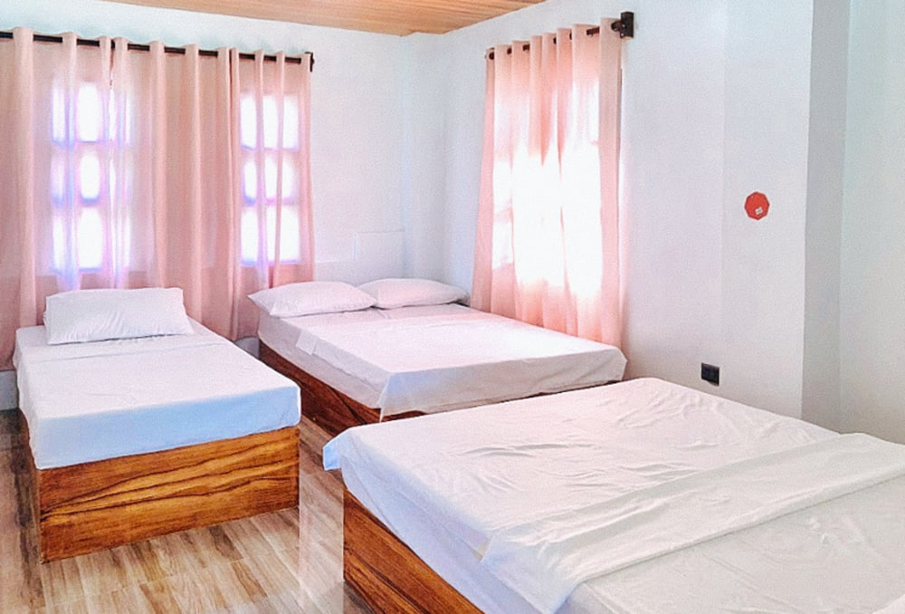 RedDoorz Family Room