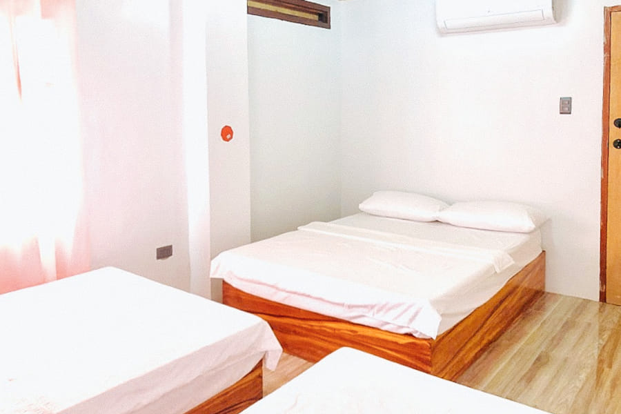 RedDoorz @ Ola Vida Casa Rental Ilocos Sur