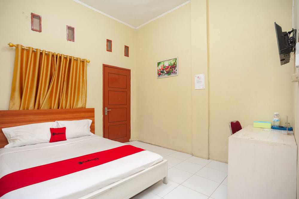RedDoorz Room