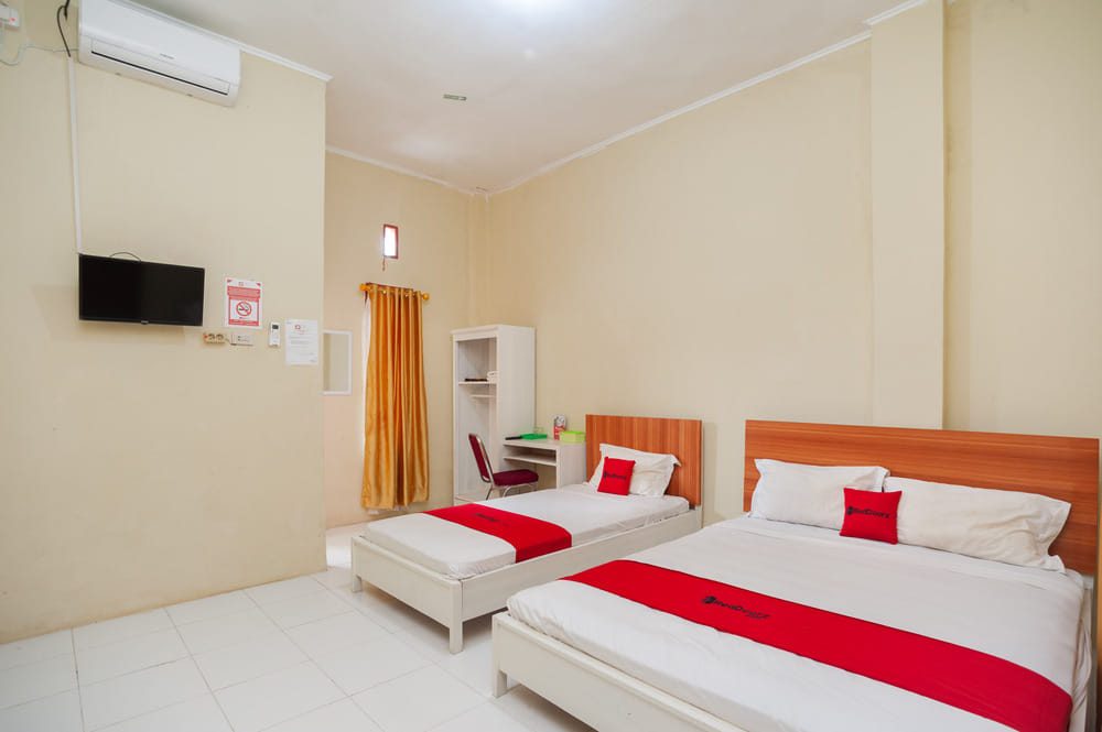 RedDoorz Family Room