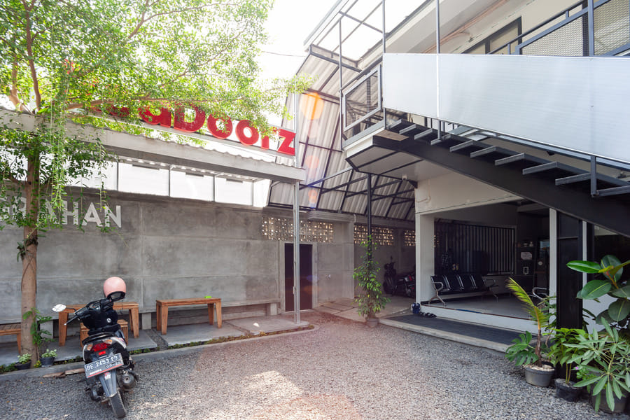 RedDoorz Plus Syariah @ Jalan Endro Suratmin Lampung