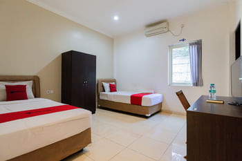 RedDoorz near T1 Juanda Airport