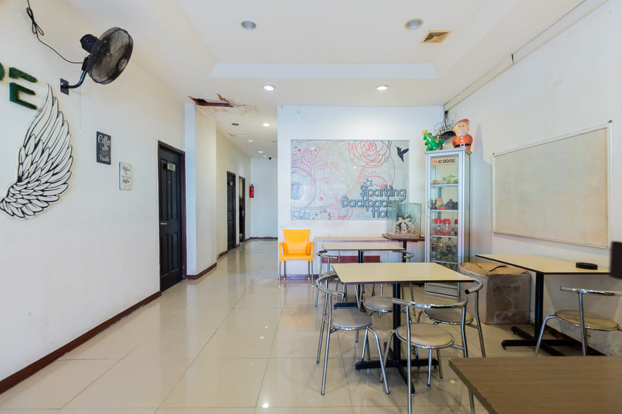 RedDoorz @ Sparkling Hotel Surabaya 