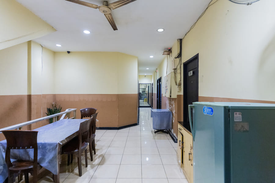 RedDoorz @ Sparkling Hotel Surabaya 