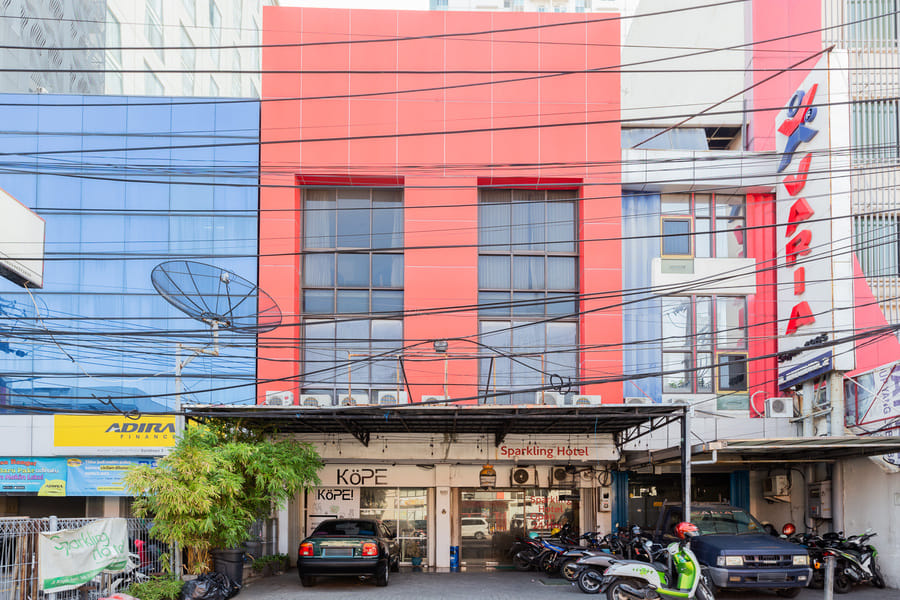 RedDoorz @ Sparkling Hotel Surabaya 