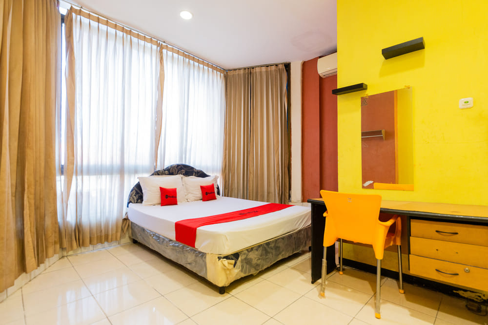RedDoorz Superior Room