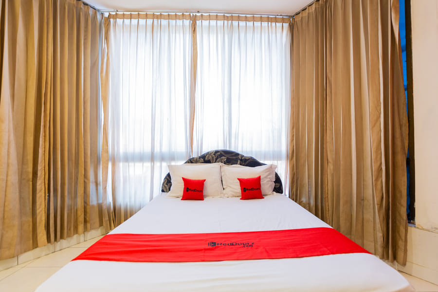 RedDoorz @ Sparkling Hotel Surabaya 