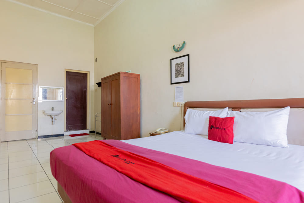 RedDoorz Room
