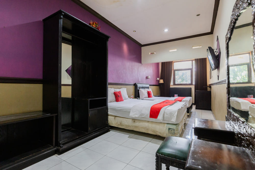 RedDoorz Family Room (4 Adults)