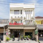 RedDoorz @ Raya Ngagel 2