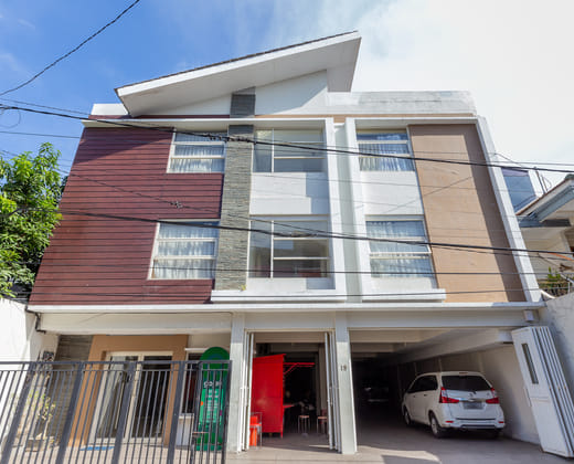 Urbanview Erga Family Residence Syariah Surabaya by RedDoorz