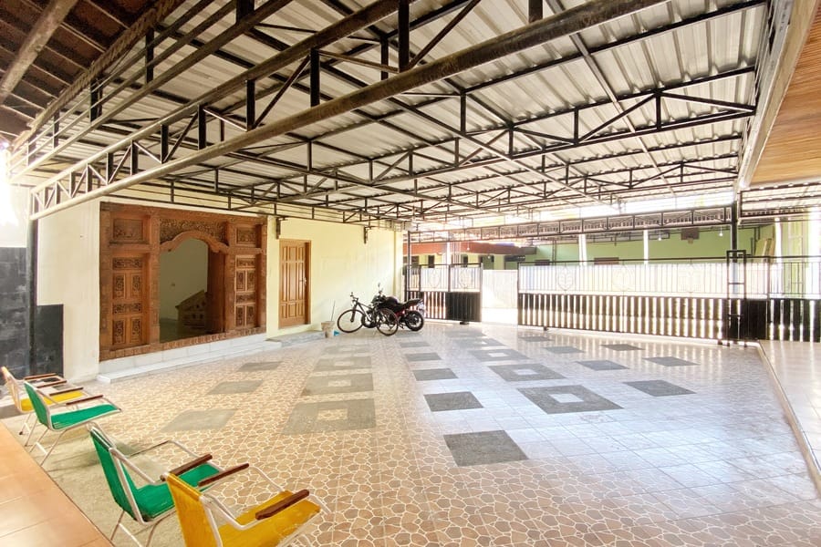 Adipura Guesthouse Syariah RedPartner near Terminal Nganjuk