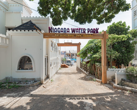 RedDoorz @ Niagara Waterpark