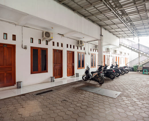 RedDoorz Syariah near Jatisampurna Hospital