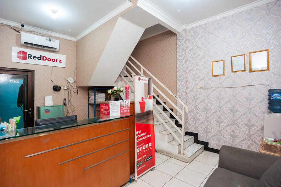 RedDoorz Syariah near Jatisampurna Hospital