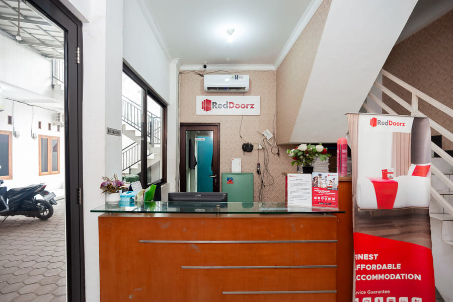 RedDoorz Syariah near Jatisampurna Hospital
