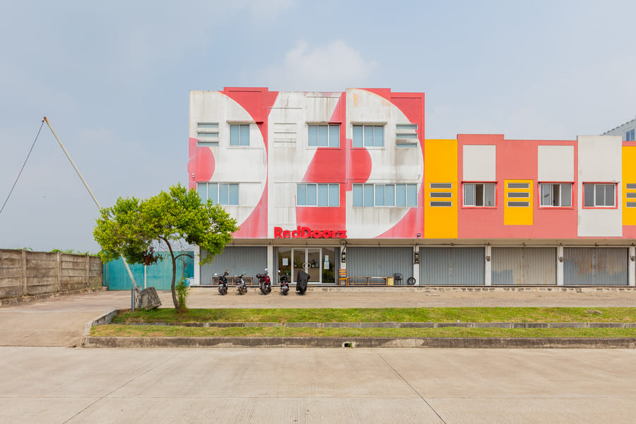 RedDoorz @ Iodium Residence Cikarang.