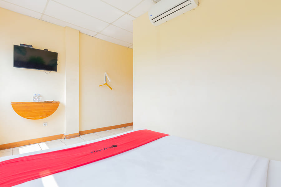 RedDoorz @ Iodium Residence Cikarang.