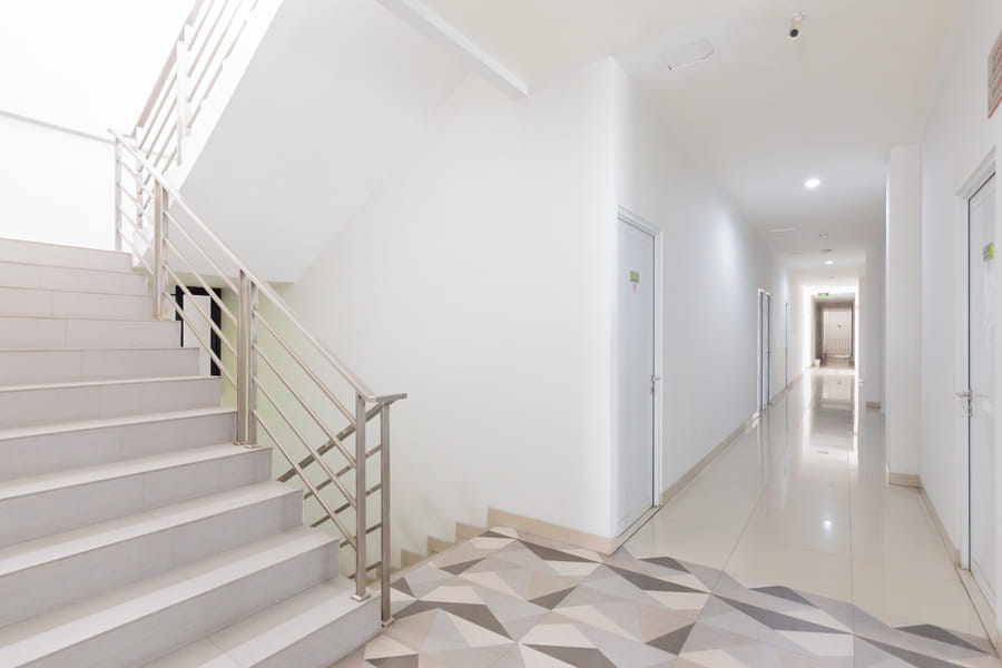 RedDoorz Plus near Living Plaza Jababeka