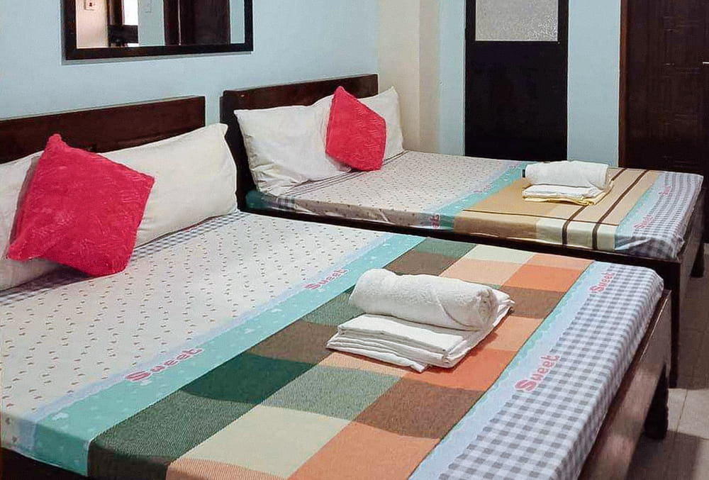 RedDoorz Twin Room