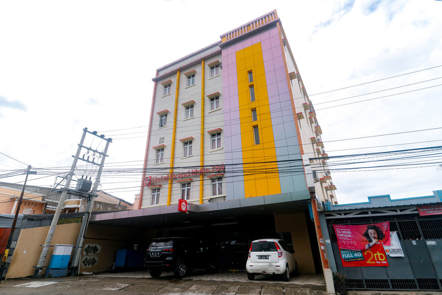 RedDoorz Plus near Universitas Negeri Makassar