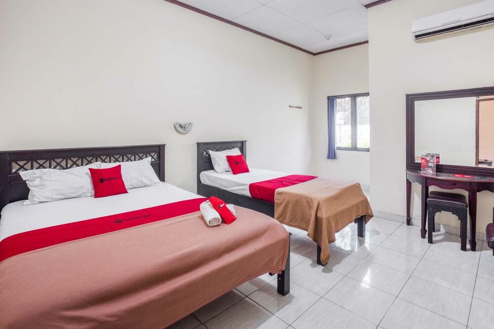 RedDoorz Family Room