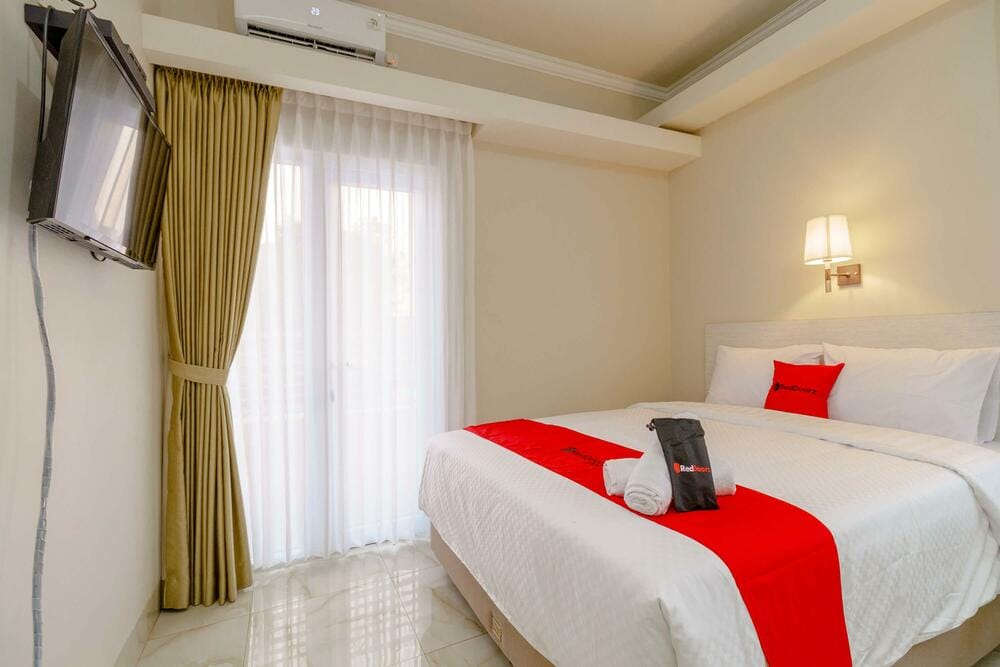 RedDoorz Deluxe Room