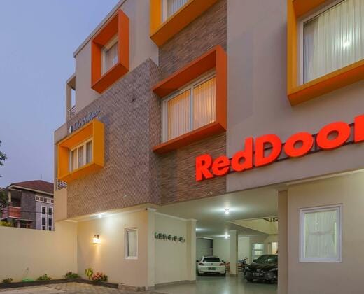 RedDoorz near Taman Makam Pahlawan Cikutra
