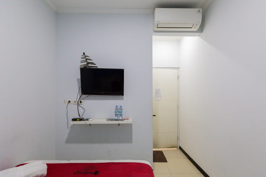 RedDoorz @ Garden Boulevard Citra Raya Tangerang