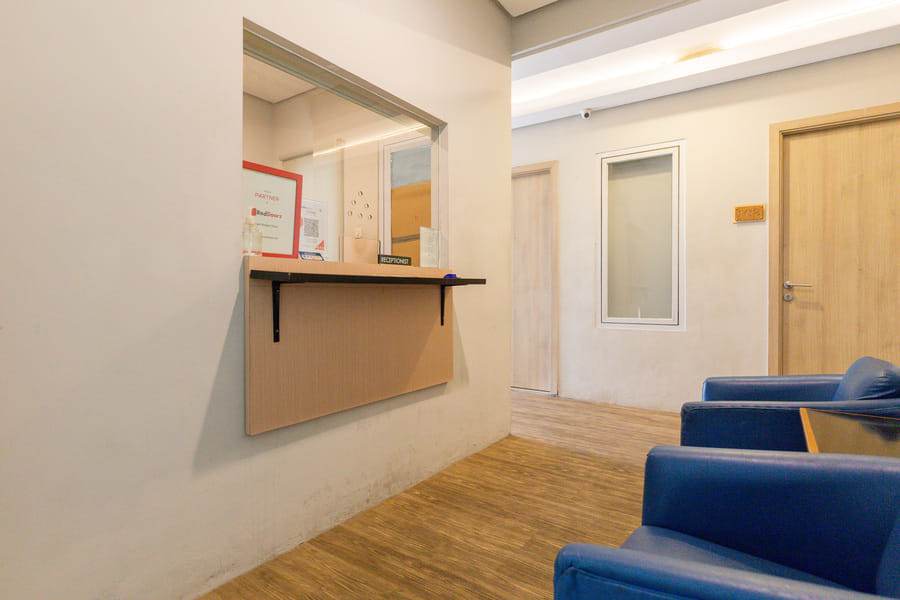 RedDoorz Plus Syariah near Mall Pondok Indah