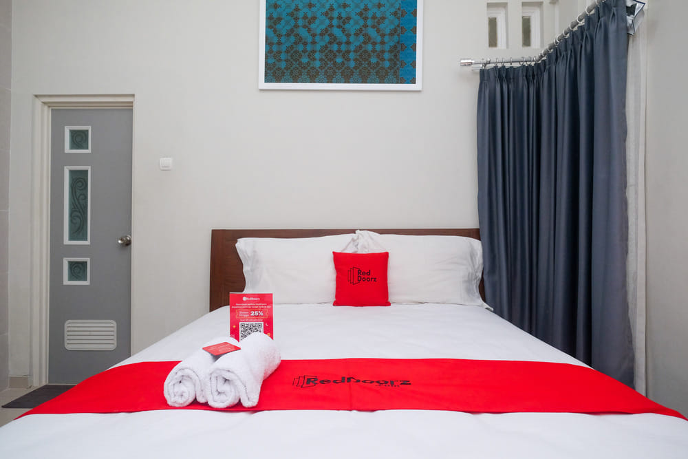 RedDoorz Deluxe Room
