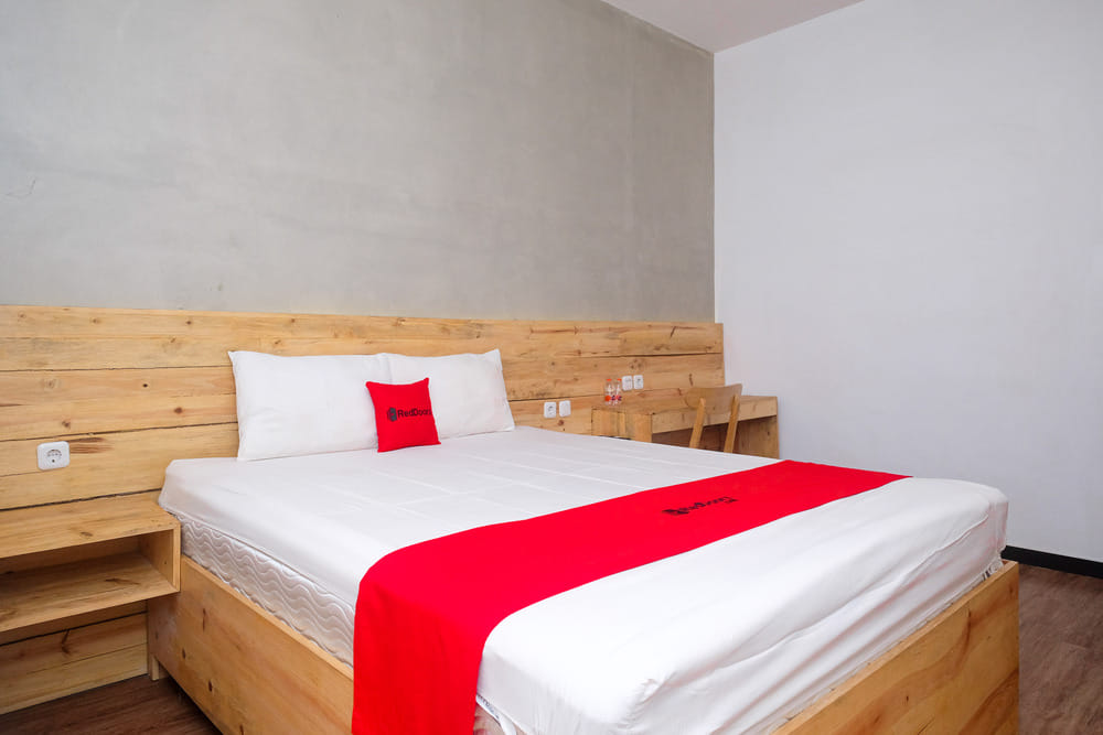 RedDoorz Room