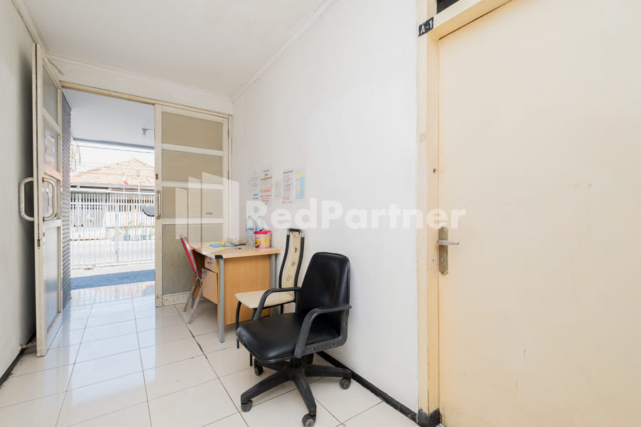 Dukuh Kupang Residence Mitra RedDoorz