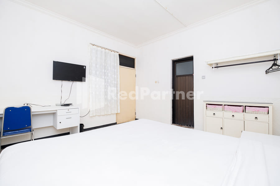 Dukuh Kupang Residence Mitra RedDoorz