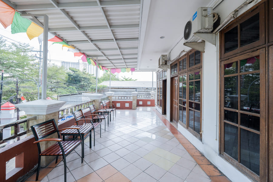 RedDoorz Plus @ Gunungsari Surabaya